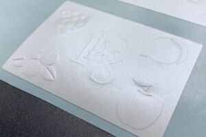 エンボス加工パールフィルムラベル